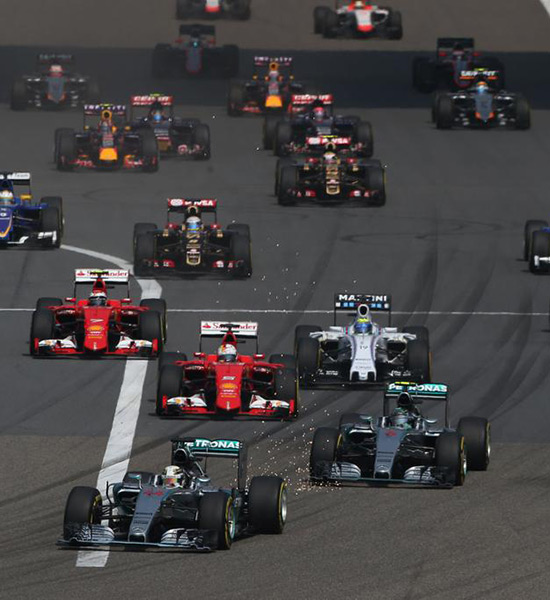Lewis Hamilton y Mercedes se apoderaron del Circuito Internacional de Shangái.