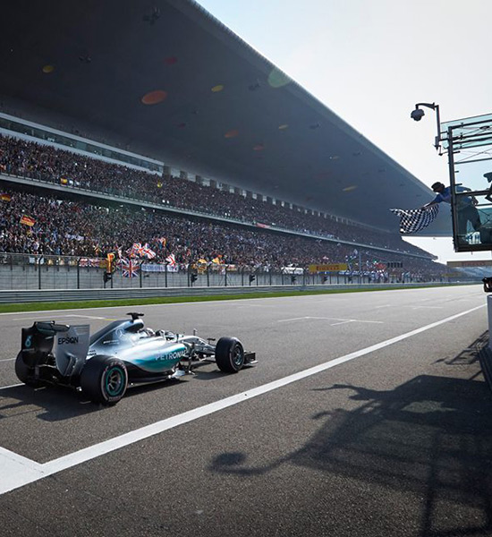 Lewis Hamilton y Mercedes se apoderaron del Circuito Internacional de Shangái.