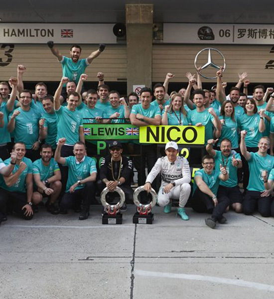 Lewis Hamilton y Mercedes se apoderaron del Circuito Internacional de Shangái.