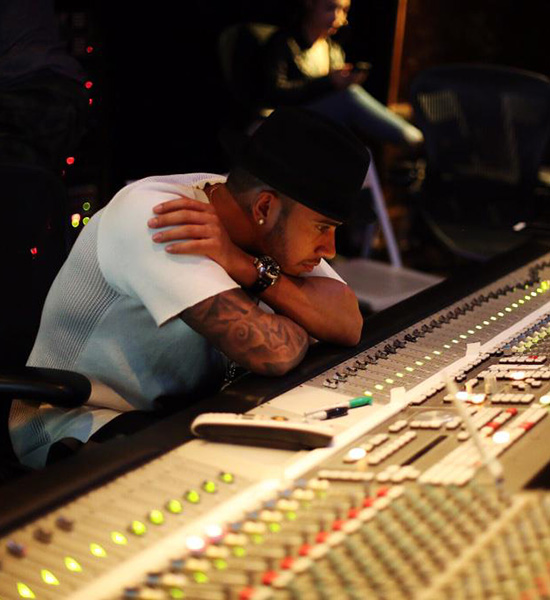 Hamilton en pláticas para lanzar su disco con el sello de Jay Z