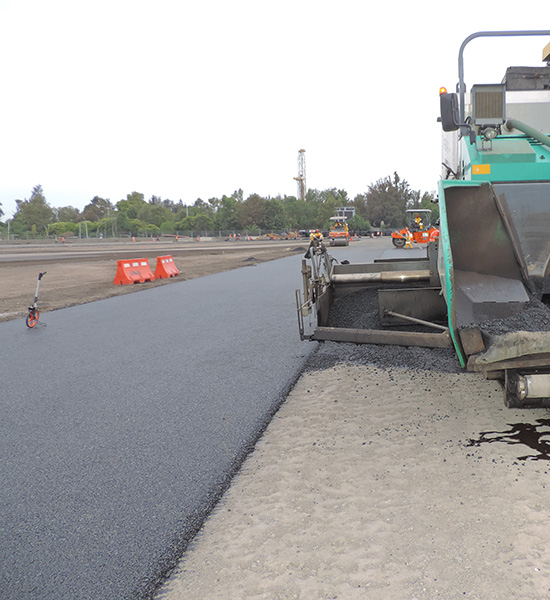 COMIENZA EL ASFALTADO DE LA PRIMERA CAPA EN EL AUTODROMO