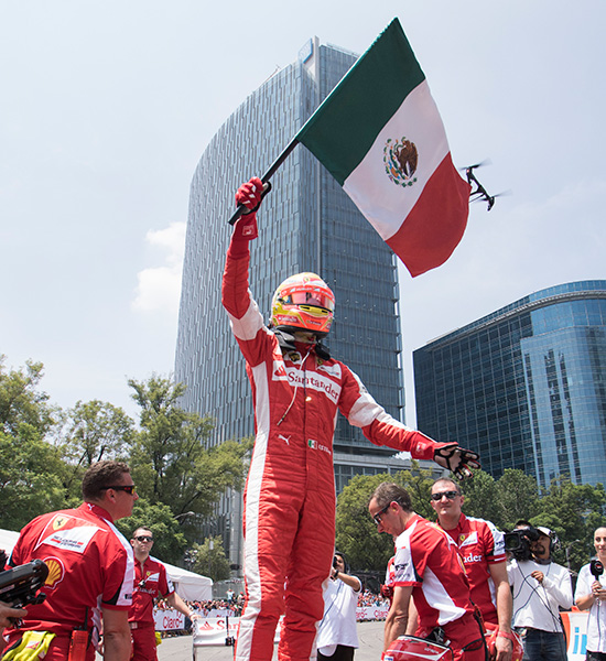 El ‘Cavallino Rampante’ de Esteban Gutiérrez rugió en Paseo de la Reforma