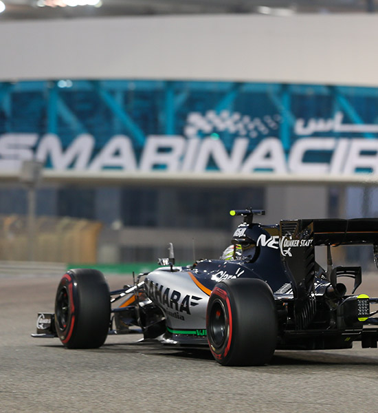 Hamilton lucha por el campeonato en Abu Dhabi y logra su pole 61