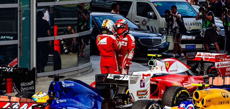 Rosberg se adueña de China en una carrera llena de acción