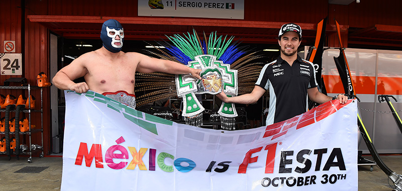 Checo Pérez y Blue Demon Jr. “luchan” en Barcelona