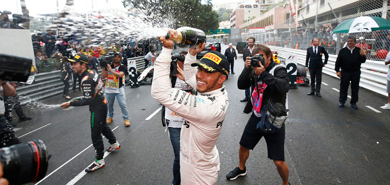 Ricciardo sorprende y se queda la pole en Mónaco