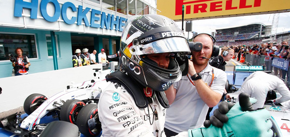 Rosberg se queda la pole en casa