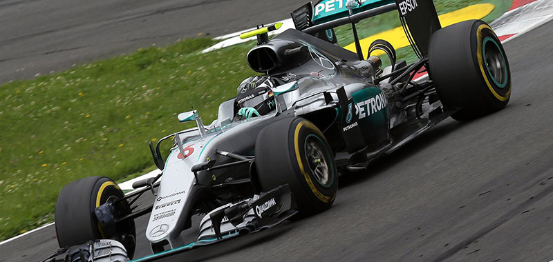 Hamilton domina en casa y saldrá primero en Silverstone