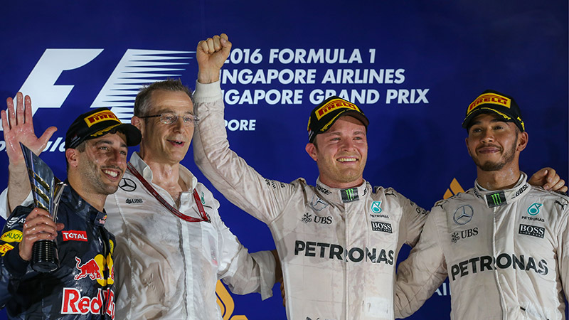 Genial firma de Rosberg en Singapur