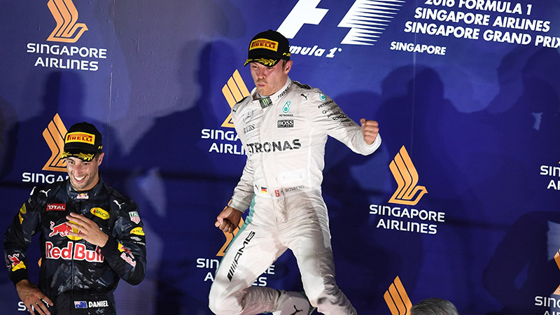 Genial firma de Rosberg en Singapur