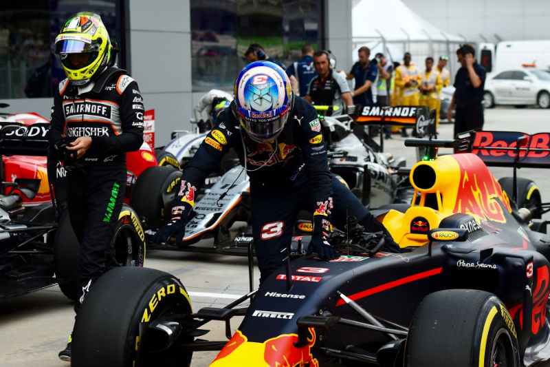 Hamilton regresó con brillante actuación en Malasia para llevarse la pole