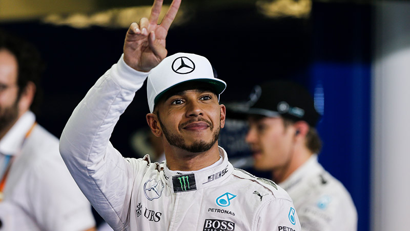 Hamilton lucha por el campeonato en Abu Dhabi y logra su pole 61