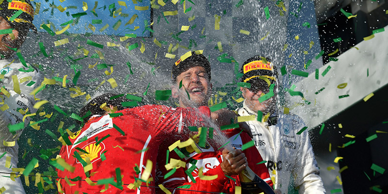 Vettel vence brillantemente a los Mercedes en Australia