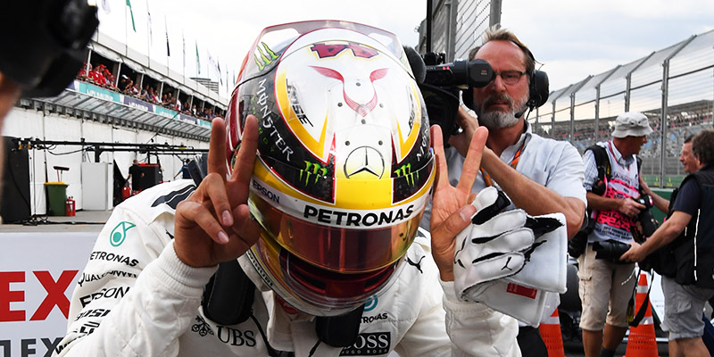 Hamilton arranca la temporada con pole en Australia