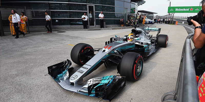 Arrebata Hamilton la pole a Ferrari en China