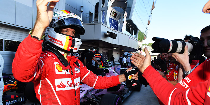 Vettel consigue la pole en Rusia, Raikkonen completa la primera fila
