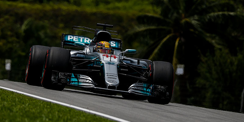 Mercedes consigue pole en Sepang, Vettel arrancará en última posición.