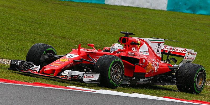Mercedes consigue pole en Sepang, Vettel arrancará en última posición.