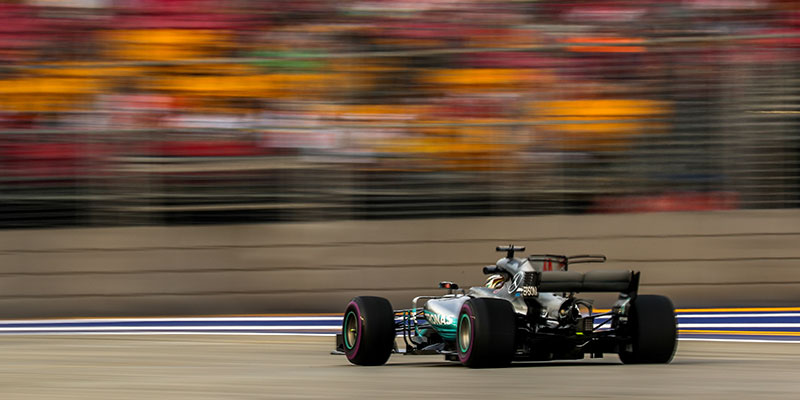 Vettel se queda la pole en Singapur, Hamilton saldrá quinto