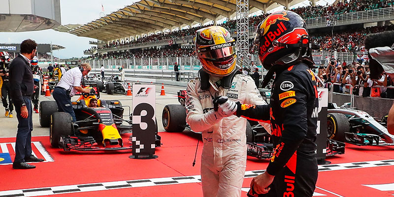 Festeja Verstappen cumpleaños con victoria