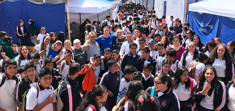 La Familia de Formula 1® y los organizadores del FORMULA 1 GRAN PREMIO DE MÉXICO 2017™ hacen una donación en conjunto para ayudar a que 9,000 niños mexicanos regresen a la escuela