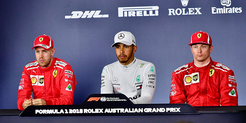 Hamilton logra contundente pole en Australia