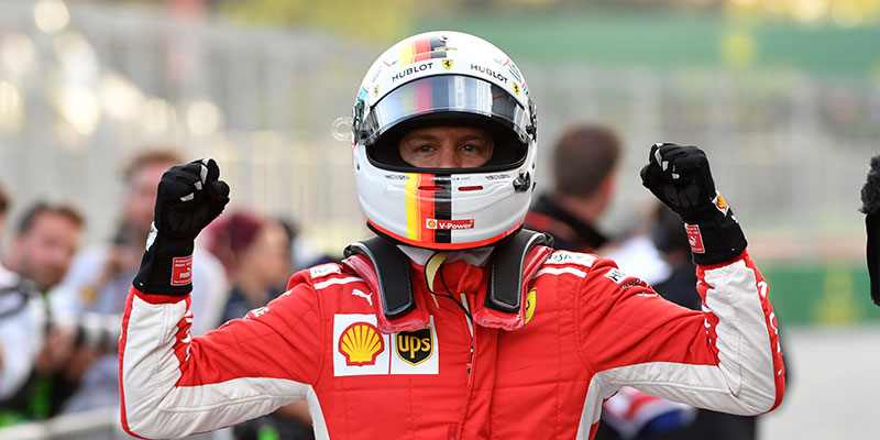 Vettel por delante de las flechas plateadas en Bakú