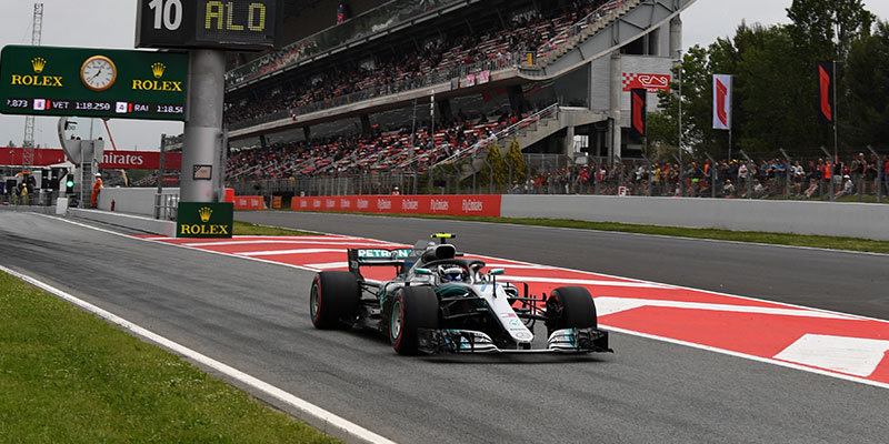 Hamilton derrota a Bottas por la pole de Barcelona