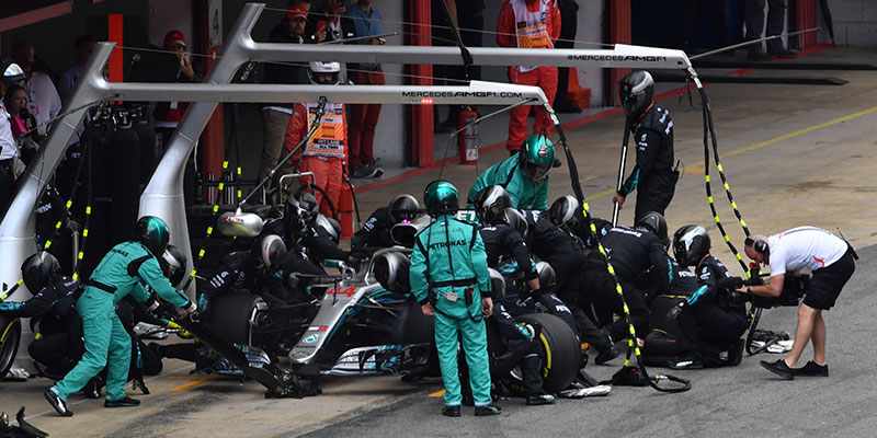 CON TODA FACILIDAD, HAMILTON SE IMPONE