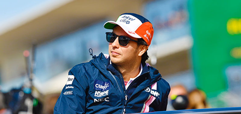 Checo llega a casa con su carrera en una encrucijada