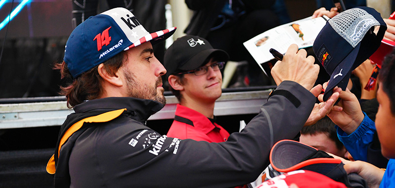 ¡No olvides traer tu máscara para despedir al gran Fernando Alonso durante el FORMULA 1 GRAN PREMIO DE MÉXICO 2018!