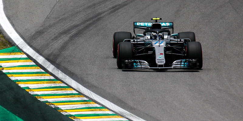 Lewis: 100 Pole Positions para Mercedes
