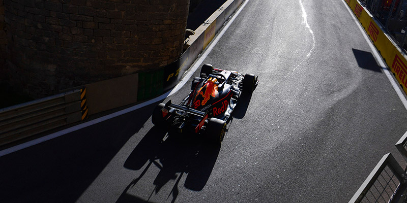 Mercedes se lleva su 4º doblete en Baku.