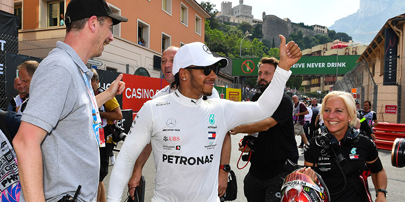 Hamilton revienta el cronómetro en Mónaco y se lleva la pole position