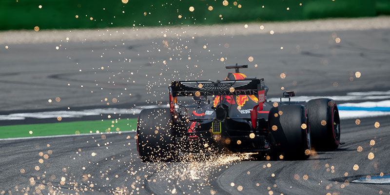 Desastre de Ferrari da la pole position a Lewis Hamilton en Alemania
