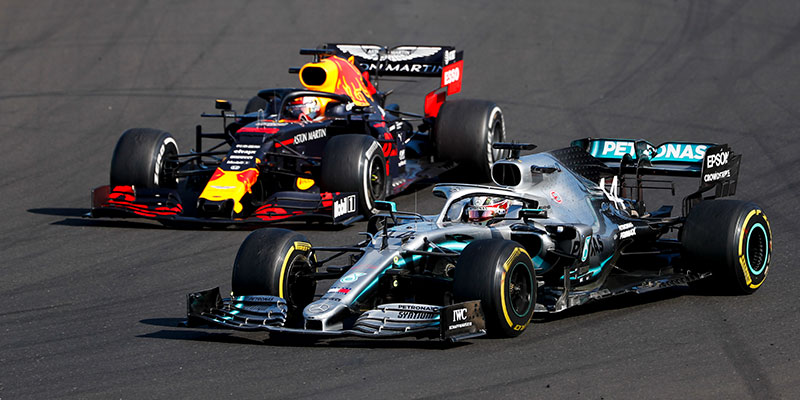 Hamilton logra su 8ª victoria del campeonato en una gran batalla con Verstappen