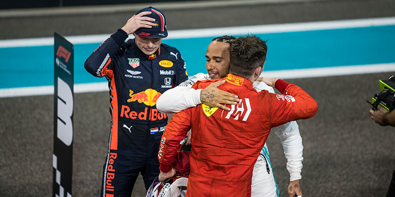Lewis Hamilton no dio opciones a sus rivales en Abu Dhabi y selló con broche de oro.