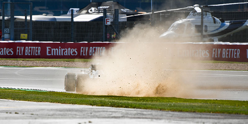 Hamilton se lleva la pole position en Silverstone y supera un récord de Senna.