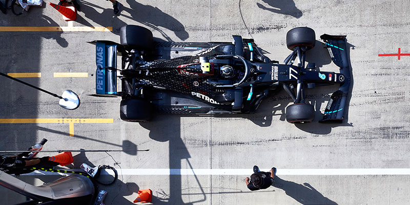 Hamilton se lleva la pole position en Silverstone y supera un récord de Senna.