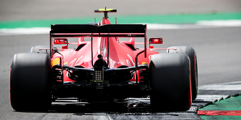 Hamilton se lleva la pole position en Silverstone y supera un récord de Senna.