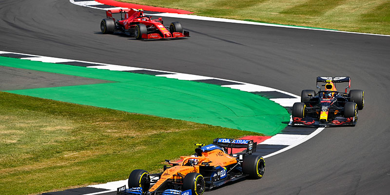 Verstappen vence a Mercedes y gana el GP del 70 aniversario