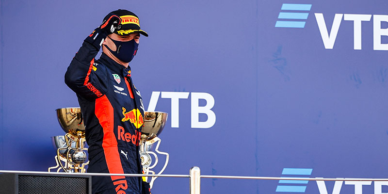 Bottas gana en Rusia tras sanción a Hamilton.