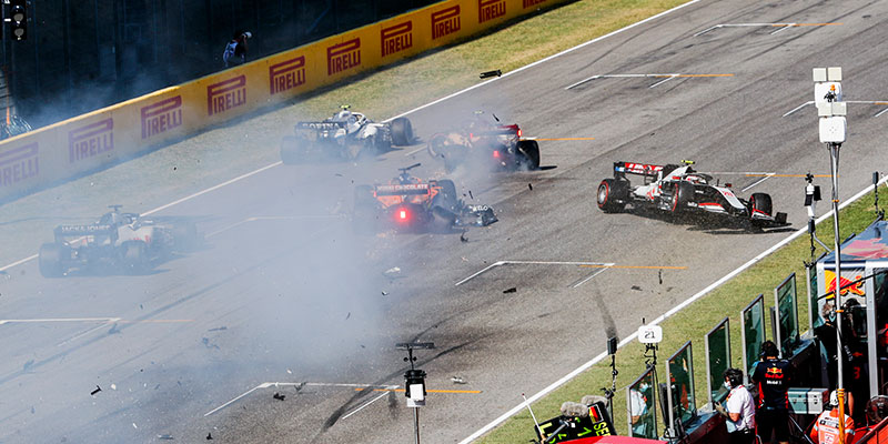Hamilton logra su victoria 90 en un accidentado GP de la Toscana