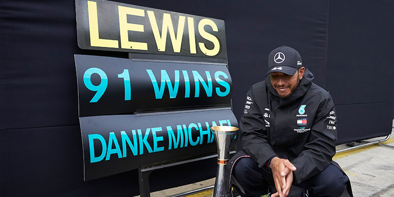 Hamilton gana en Eifel y empata récord de victorias histórico de Schumacher