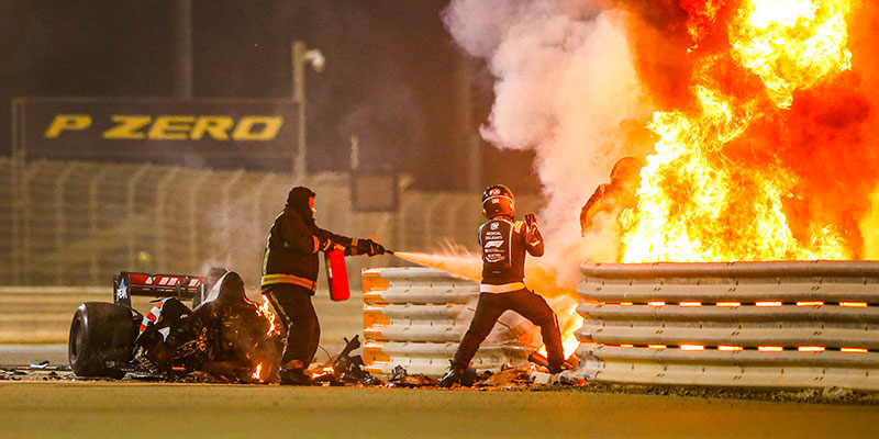 Hamilton se impuso en una accidentada carrera en Bahrain