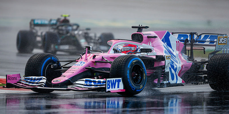 Lance Stroll logra su primera pole position en F1, ‘Checo’ saldrá tercero.