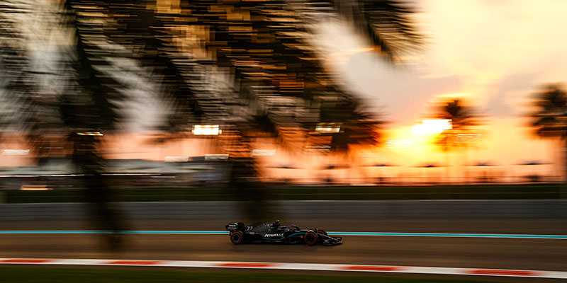 Verstappen obtiene su primera pole de la temporada superando a los Mercedes