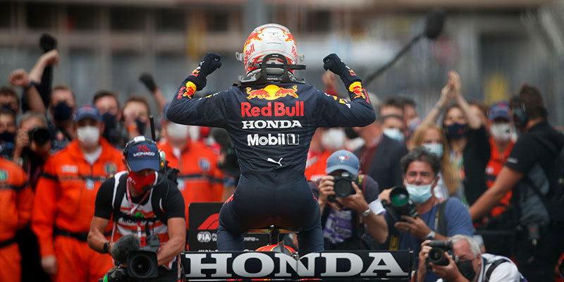 Verstappen gana en Mónaco y toma el liderato del campeonato