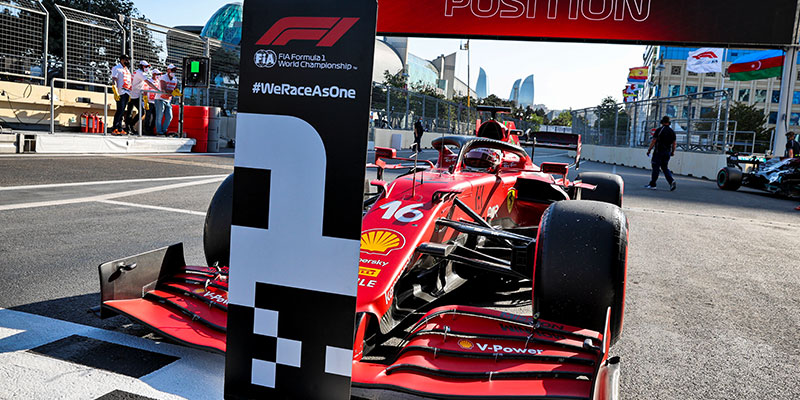 Leclerc gana su segunda pole position del campeonato 2021.