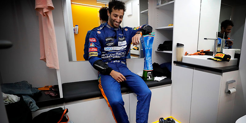 Ricciardo gana el GP de Italia; Hamilton y Verstappen chocan y quedan fuera
